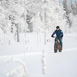Chalet Otso, Kahden Makuuhuoneen Kelomoekki, Lukuisten Polkujen, Polkupyoeraereitin Sekae Kalaisan Tunturilammen Vieressae *