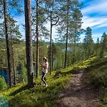 Otso, Kahden Makuuhuoneen Kelomoekki, Lukuisten Polkujen, Polkupyoeraereitin Sekae Kalaisan Tunturilammen Vieressae * Syöte