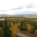Chalet Otso, Kahden Makuuhuoneen Kelomoekki, Lukuisten Polkujen, Polkupyoeraereitin Sekae Kalaisan Tunturilammen Vieressae