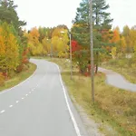 Otso, Kahden Makuuhuoneen Kelomoekki, Lukuisten Polkujen, Polkupyoeraereitin Sekae Kalaisan Tunturilammen Vieressae