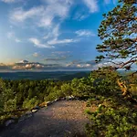 Otso, Kahden Makuuhuoneen Kelomoekki, Lukuisten Polkujen, Polkupyoeraereitin Sekae Kalaisan Tunturilammen Vieressae Chalet