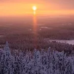 Otso, Kahden Makuuhuoneen Kelomoekki, Lukuisten Polkujen, Polkupyoeraereitin Sekae Kalaisan Tunturilammen Vieressae Chalet *