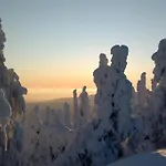 Chalet Otso, Kahden Makuuhuoneen Kelomoekki, Lukuisten Polkujen, Polkupyoeraereitin Sekae Kalaisan Tunturilammen Vieressae