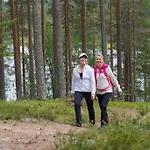 Otso, Kahden Makuuhuoneen Kelomoekki, Lukuisten Polkujen, Polkupyoeraereitin Sekae Kalaisan Tunturilammen Vieressae Chalet *