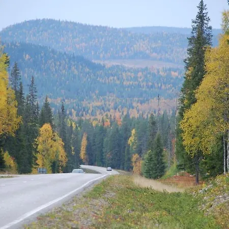 Otso, Kahden Makuuhuoneen Kelomoekki, Lukuisten Polkujen, Polkupyoeraereitin Sekae Kalaisan Tunturilammen Vieressae Chalet