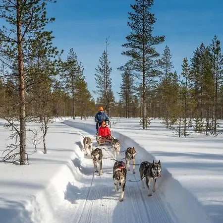 Otso, Kahden Makuuhuoneen Kelomoekki, Lukuisten Polkujen, Polkupyoeraereitin Sekae Kalaisan Tunturilammen Vieressae Syote