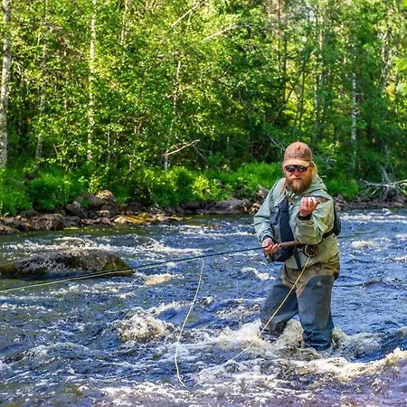 Otso, Kahden Makuuhuoneen Kelomoekki, Lukuisten Polkujen, Polkupyoeraereitin Sekae Kalaisan Tunturilammen Vieressae