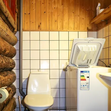 Otso 29, Kahden Makuuhuoneen Moekki Syoetteellae Valaistun Ladun Vieressae Syöte